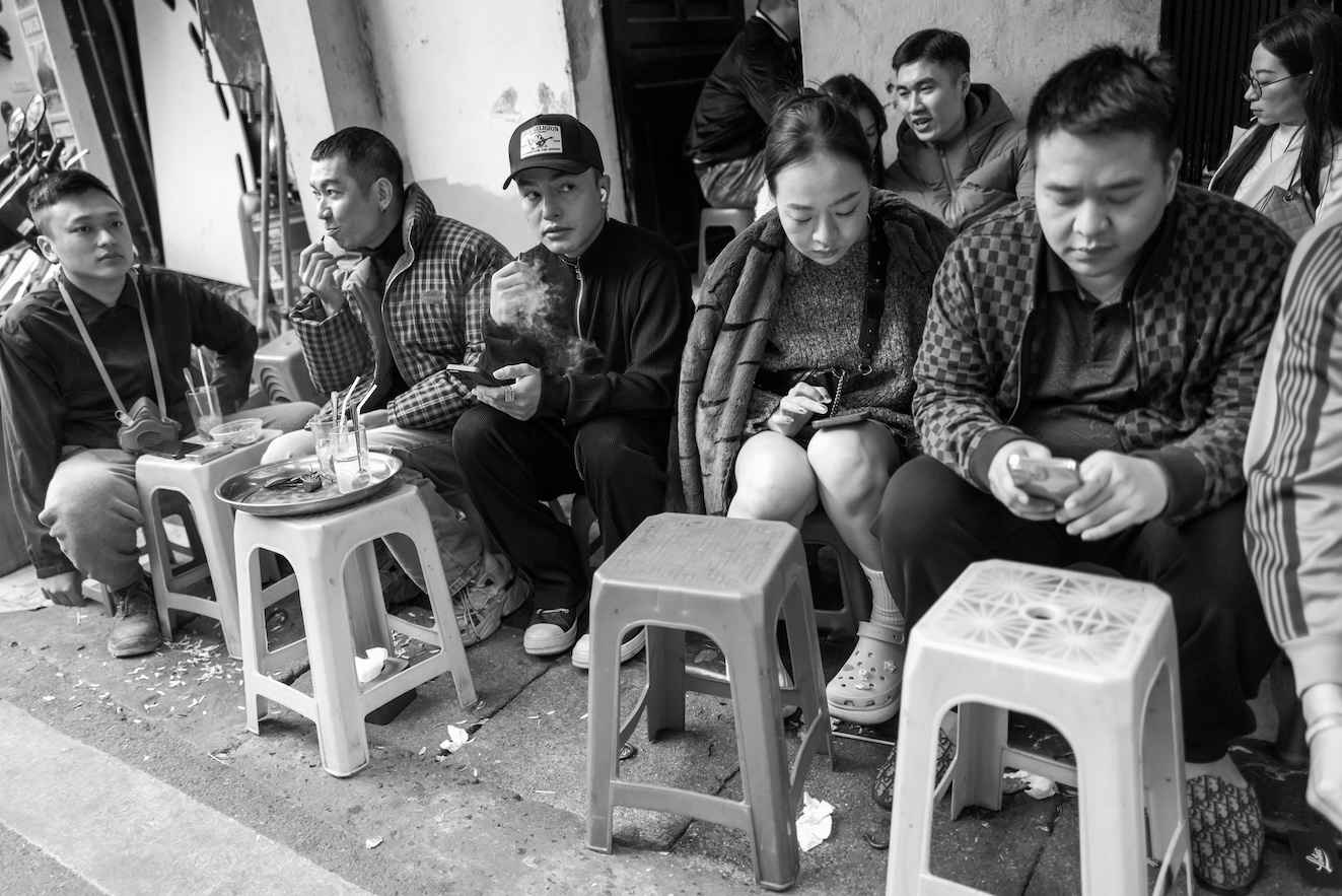 cafe with crowds